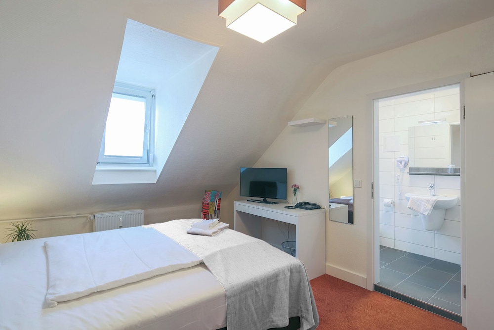 Deluxe Double or Twin Room, City View, photo 6