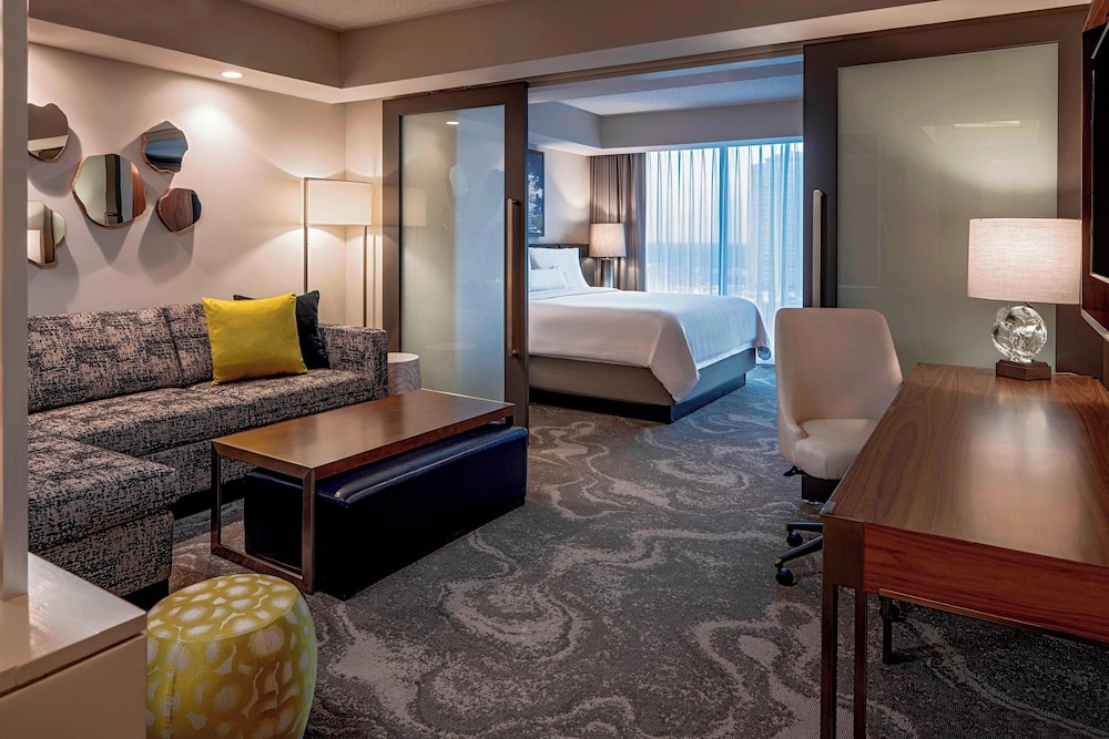 Executive Suite, 1 Bedroom - Photo 1
