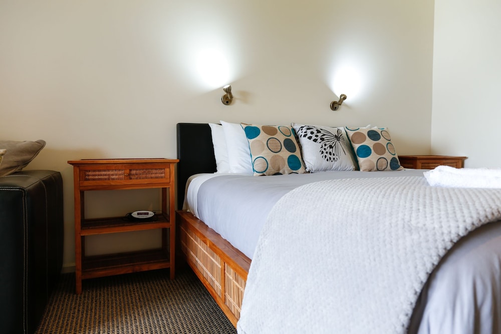 Panoramic Studio Suite, 1 King Bed, Mountain View photo 3