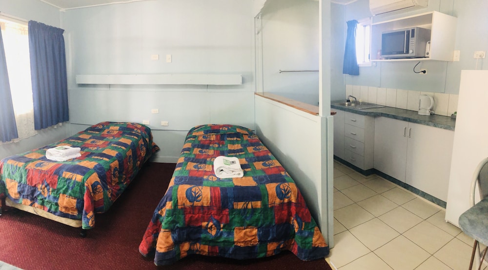 Basic Triple Room photo 2