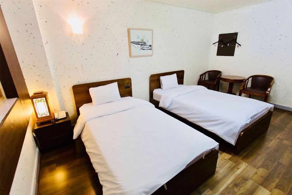Standard Twin Room, 2 Twin Beds, City View photo 1
