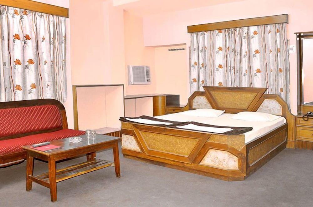 Standard Suite, 2 Double Beds, Smoking photo 2