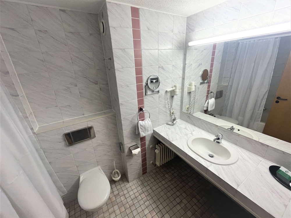 Classic Room, Multiple Beds - Photo 4
