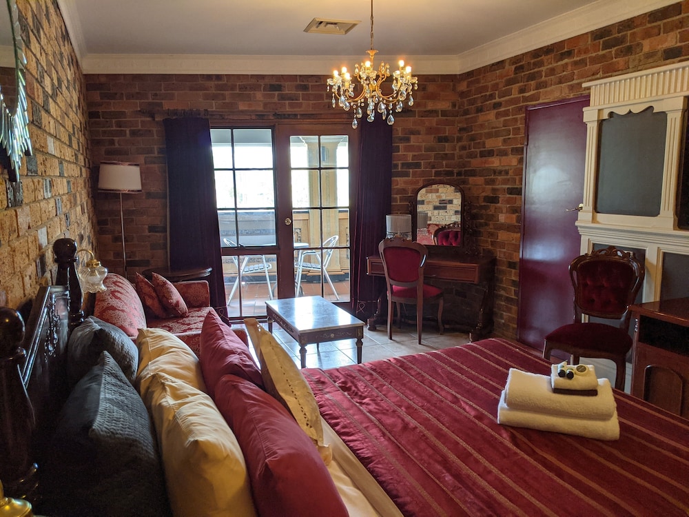 Spa Room - One Double Bed	(Shared Balcony)