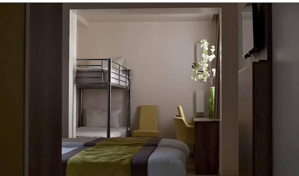 Family Room - Photo 8