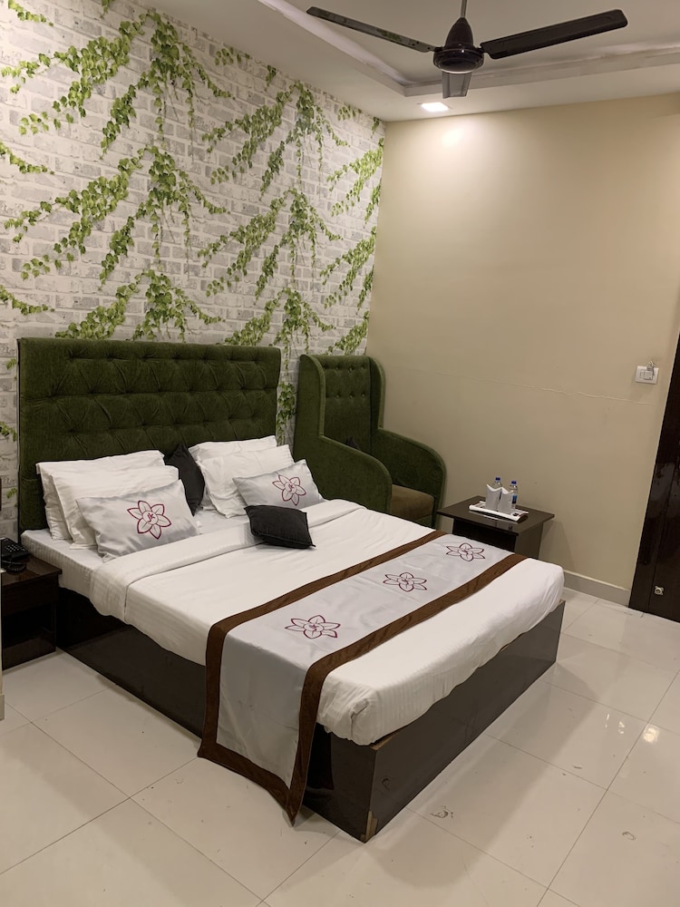 Super Deluxe Ac Rooms photo 3