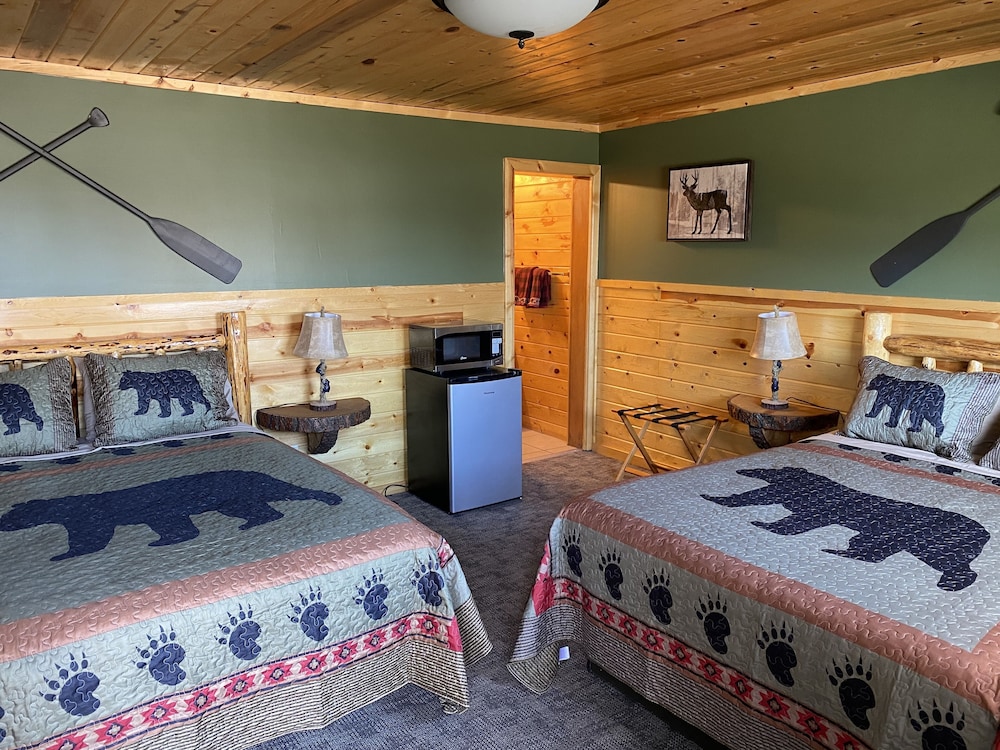 Deluxe Double Room, 2 Queen Beds photo 2