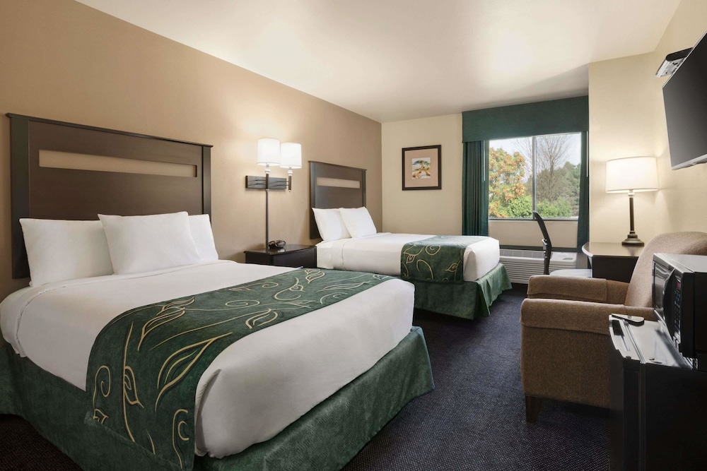 Room, 2 Queen Beds, Non Smoking photo 2