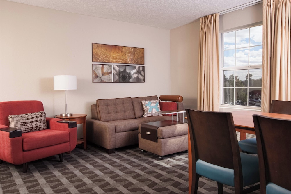 Suite, 2 Bedrooms - Photo 1