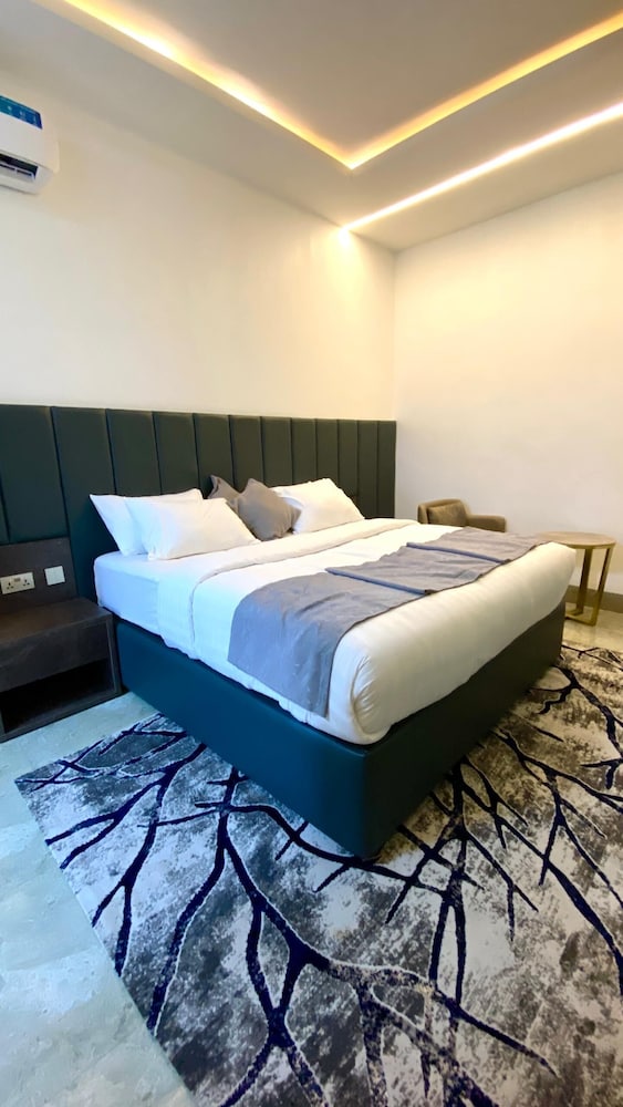 Deluxe Single Room, Pool View