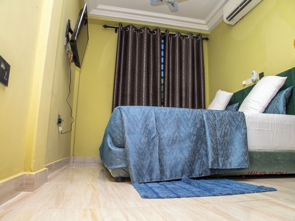 Deluxe Studio, 1 King Bed photo 2