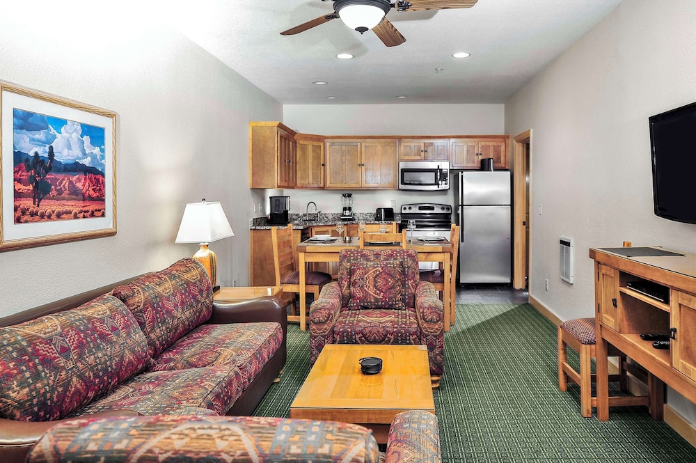 2 Bedroom 2 King Suite with Sofabed - Photo 4