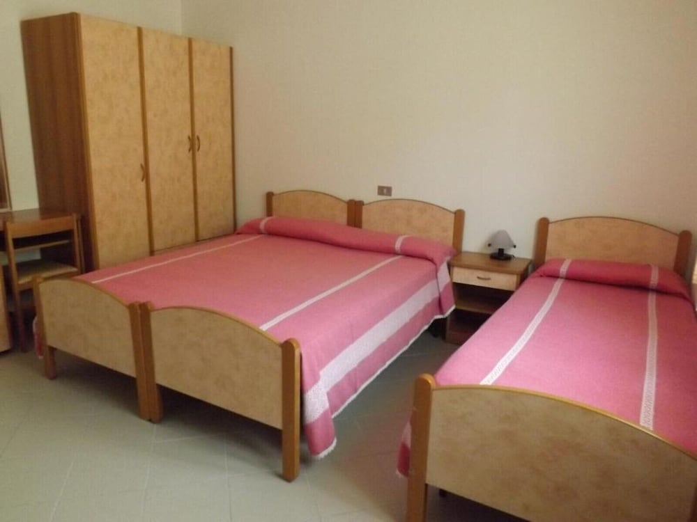 Basic Triple Room