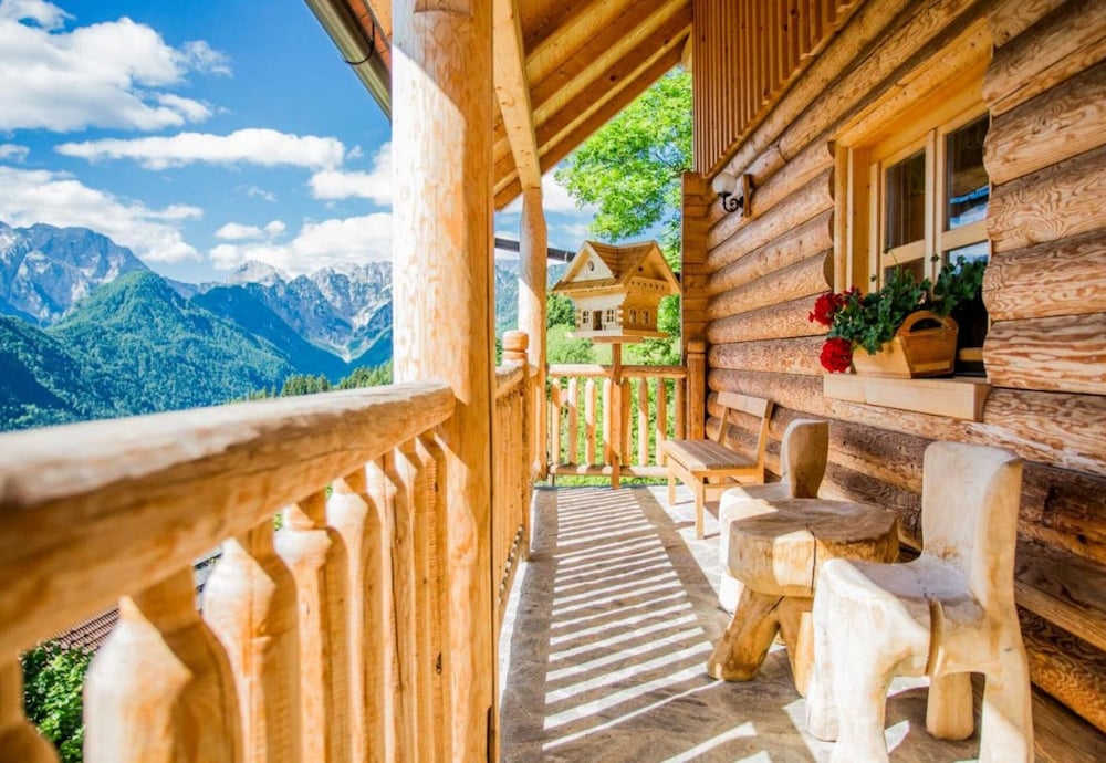 Family Chalet, Multiple Beds, 2 Bathrooms, Garden Area (Alpine Dream Chalet With Private Ski) photo 3