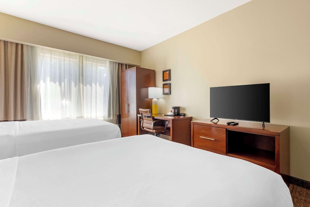 2 Queen Beds, Suite, Nonsmoking, Upgrade - Photo 5