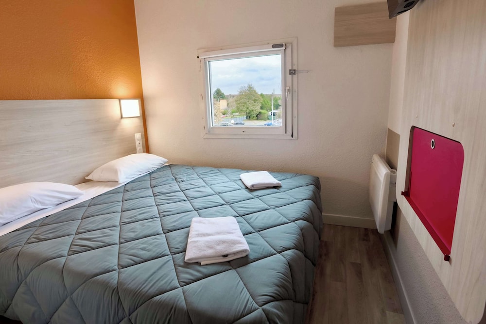 Standard Room, Multiple Beds photo 2