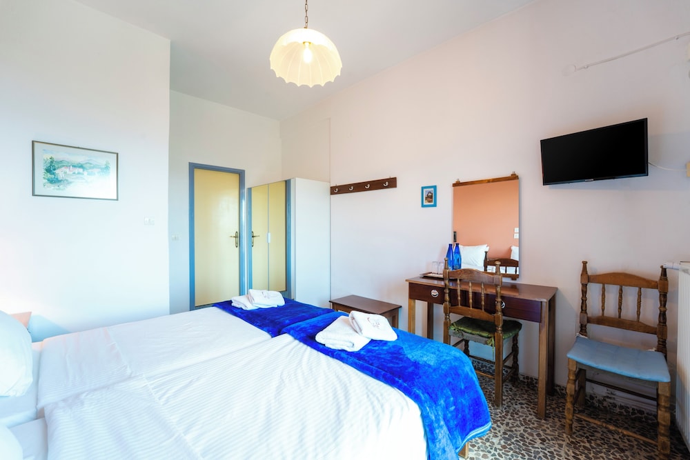 Basic Double or Twin Room, 2 Twin Beds photo 3