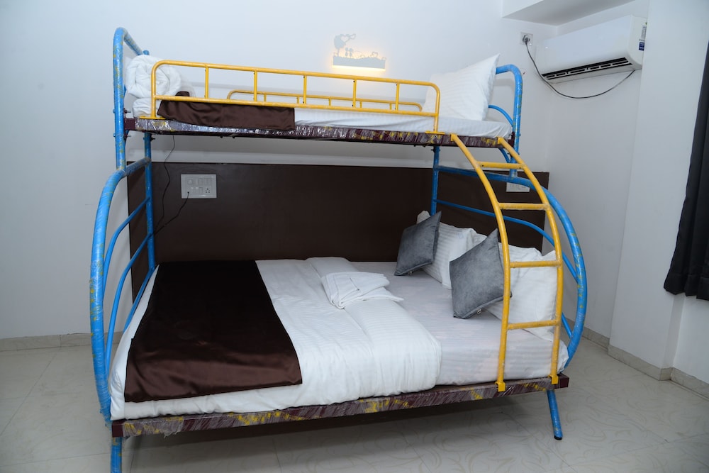 Family Room, Multiple Beds photo 2