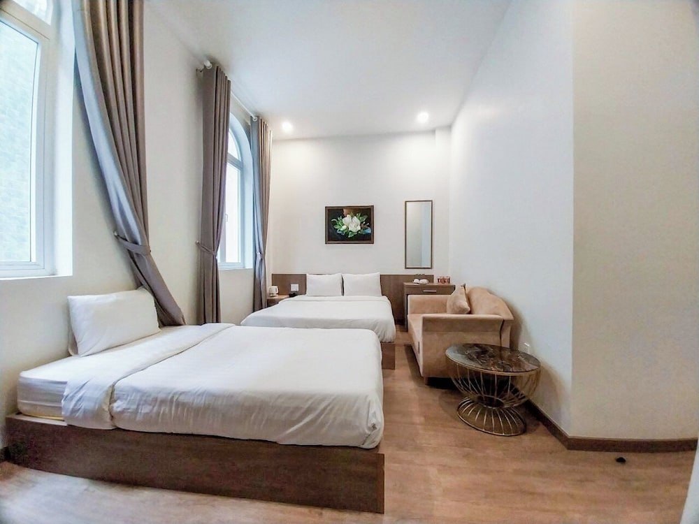 Premium Triple Room, City View