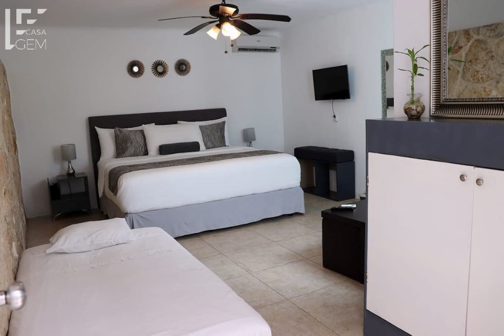 Deluxe Triple Room, 1 King Bed with Sofa bed, Accessible, Poolside