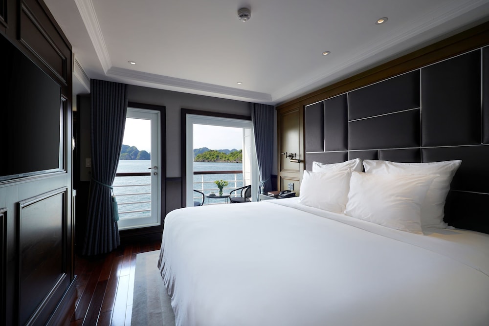 Grand Executive Cabin, Balcony (2 Days 1 Night) - Photo 1