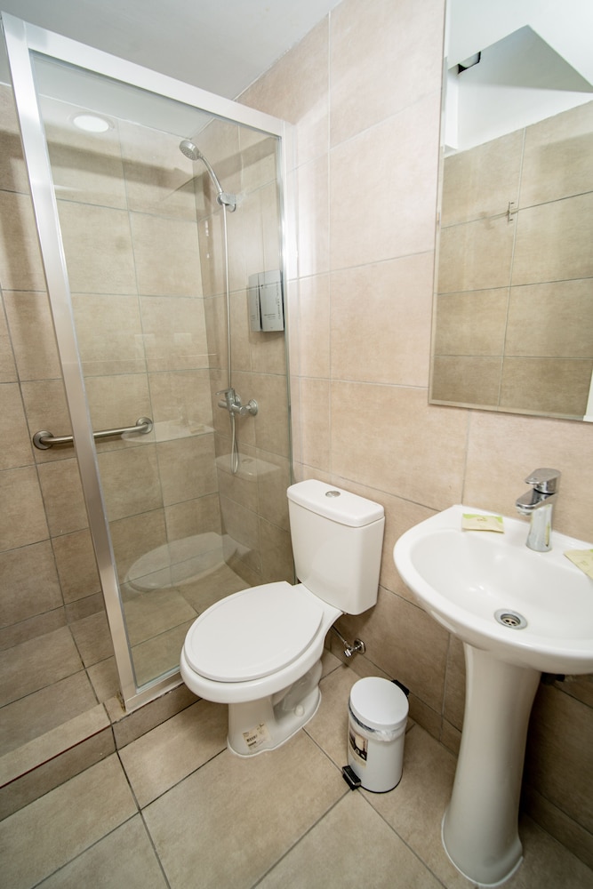 Standard Twin Room photo 2