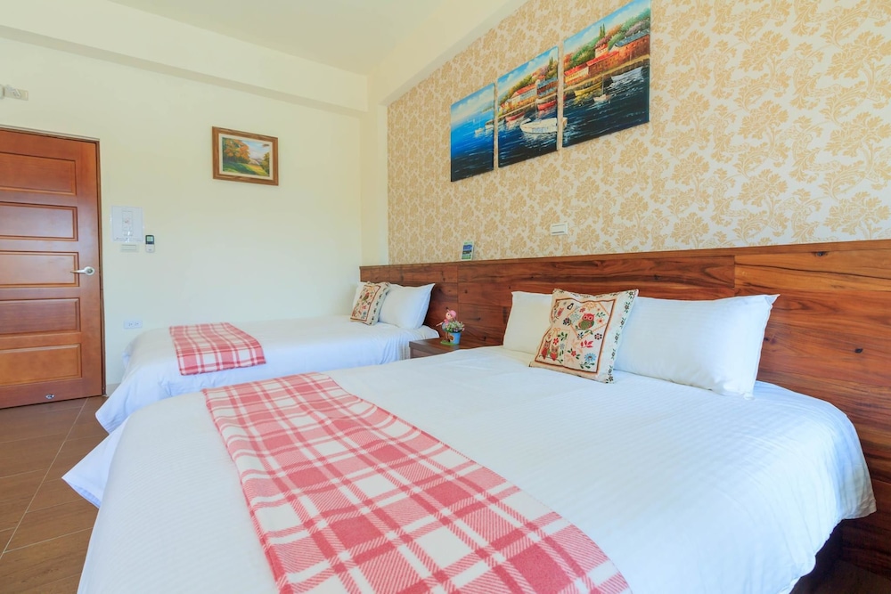 Comfort Quadruple Room, City View photo 2