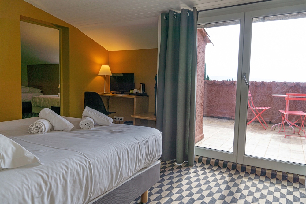 Superior Quadruple Room, Multiple Beds, Terrace, Mountain View (Attic room)