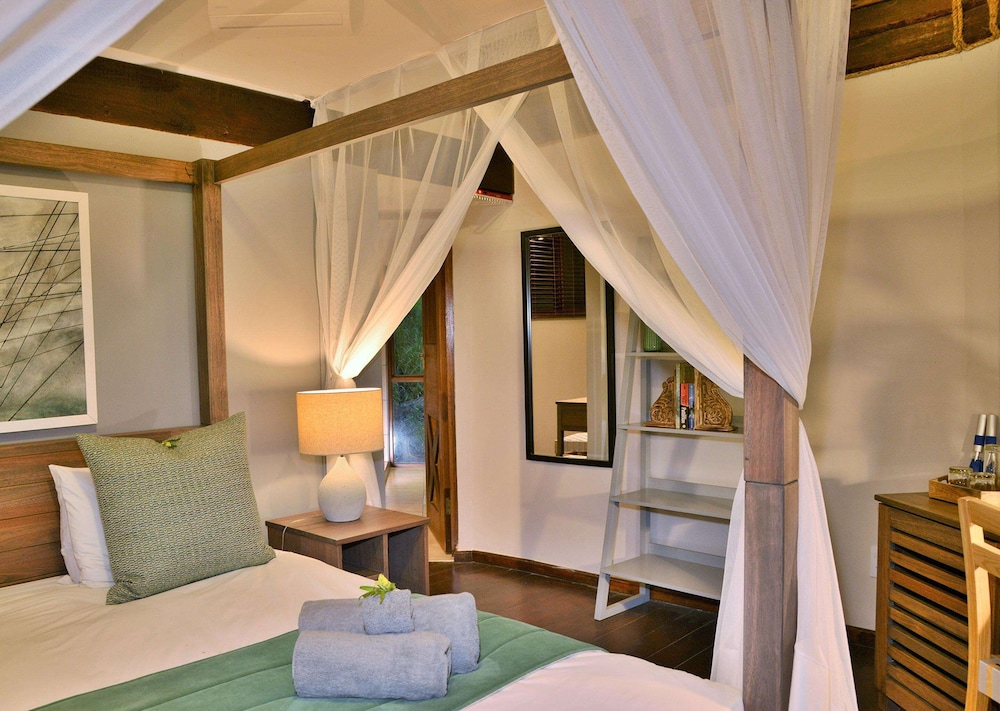Deluxe Double Room, 1 King Bed, Bathtub, Lake View photo 3