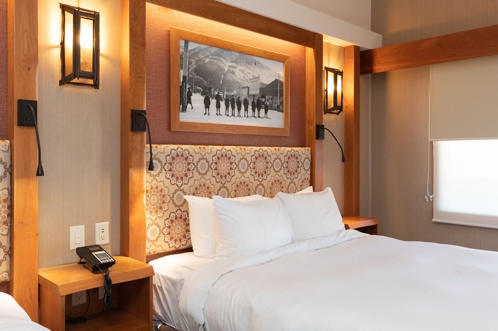 Superior Room, 2 Queen Beds, Balcony - Photo 4