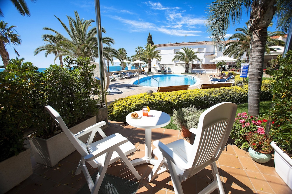 Deluxe Room, 1 King Bed, Pool Access, Sea View (Adults Only)