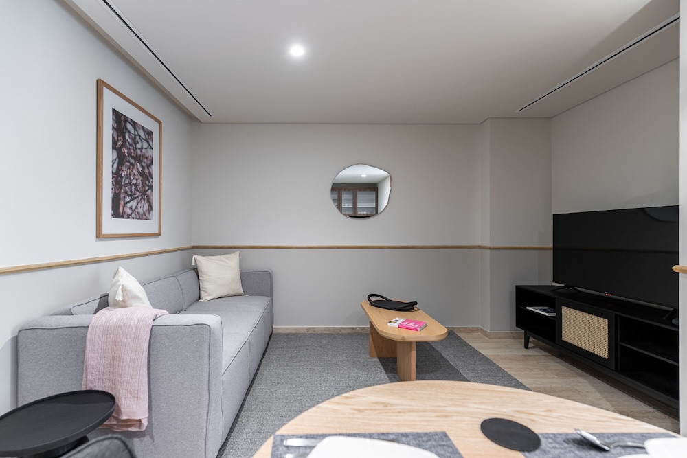 Standard Apartment with Balcony - Photo 3