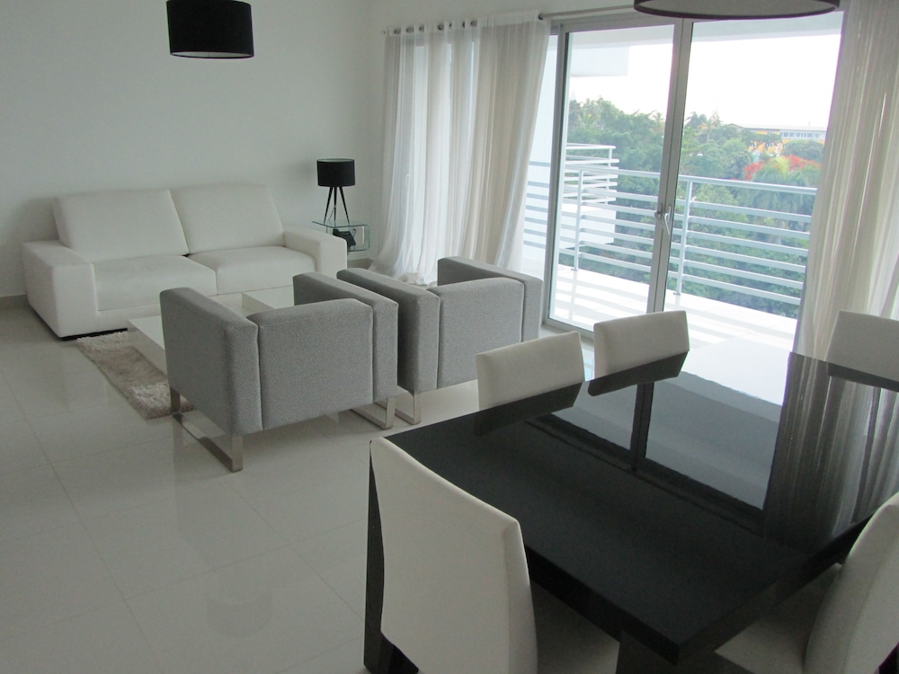 Two Bedroom Luxury Condo Apartment photo 3