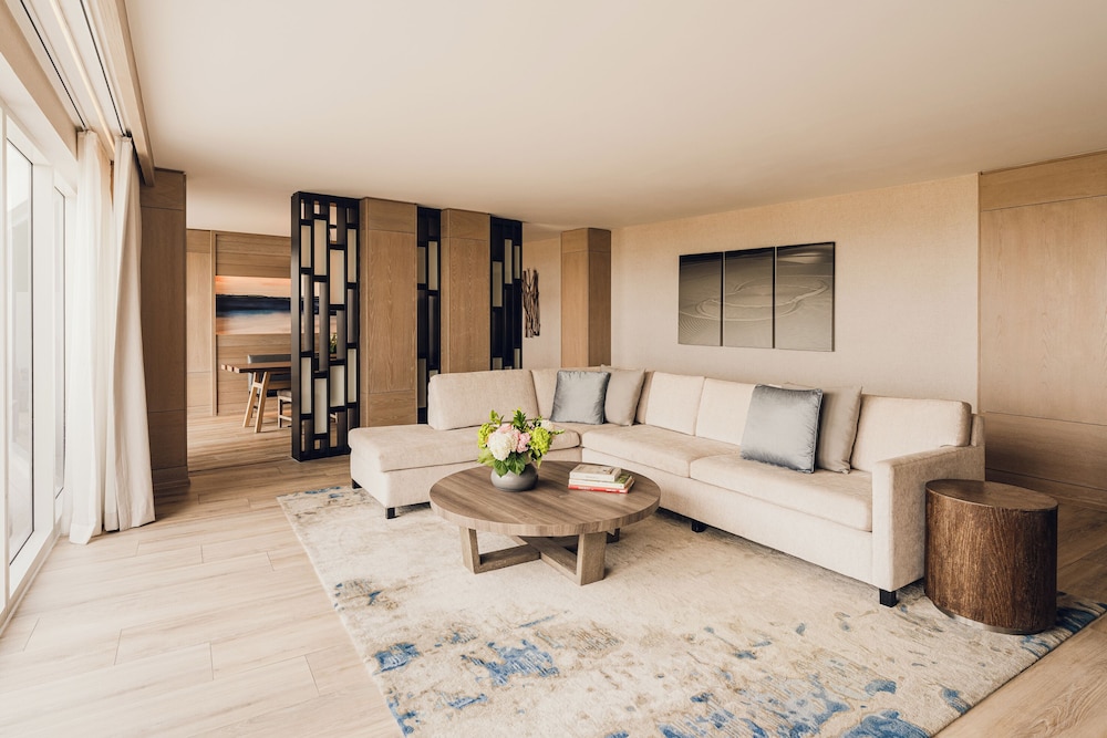 Yuhi Bay View One Bedroom Villa King with Balcony