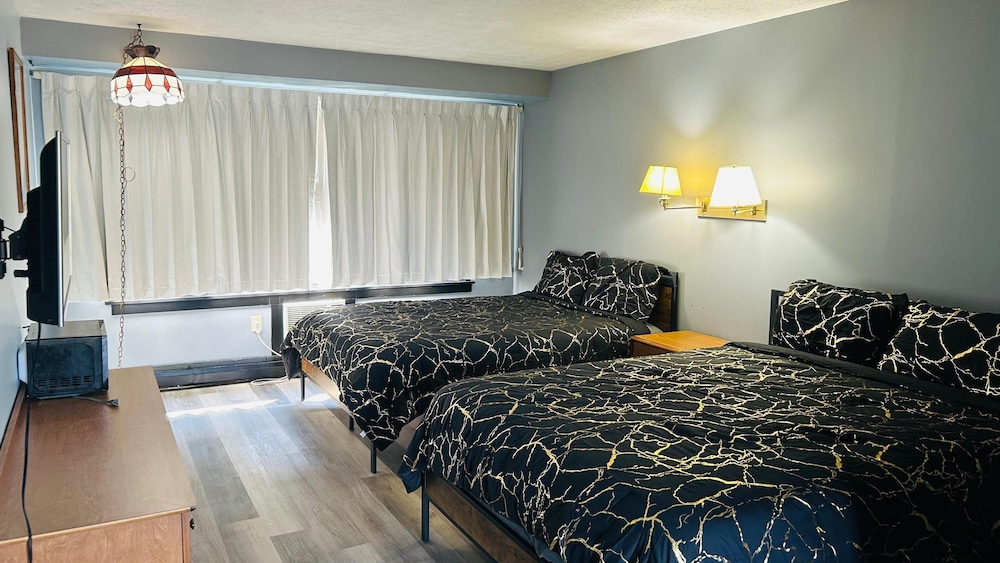 Room, 2 Queen Beds, Accessible (with Kitchenette) photo 1