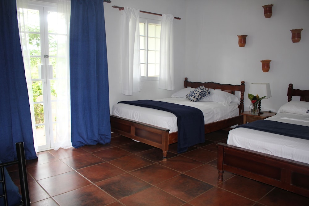 Family Quadruple Room, Multiple Beds, Non Smoking photo 1