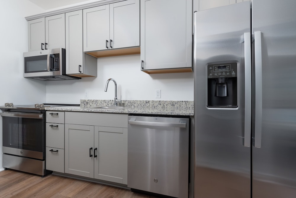 Premier Studio, 2 Queen Beds, Kitchenette (Self Check-in with Virtual Front Desk) photo 2