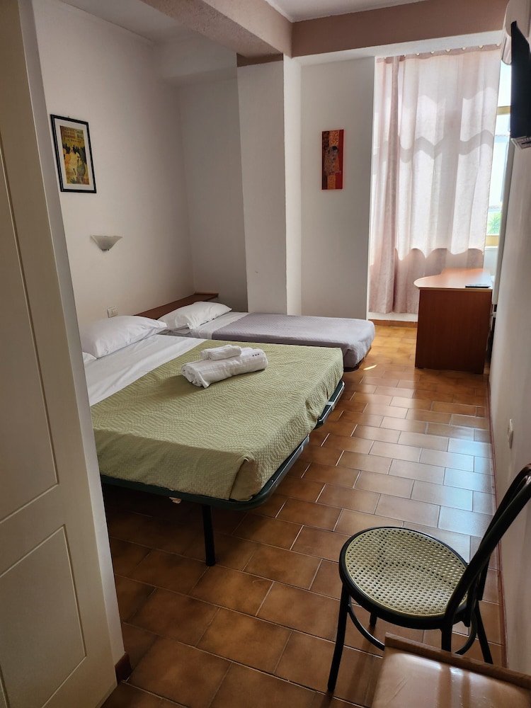 Classic Triple Room photo 1