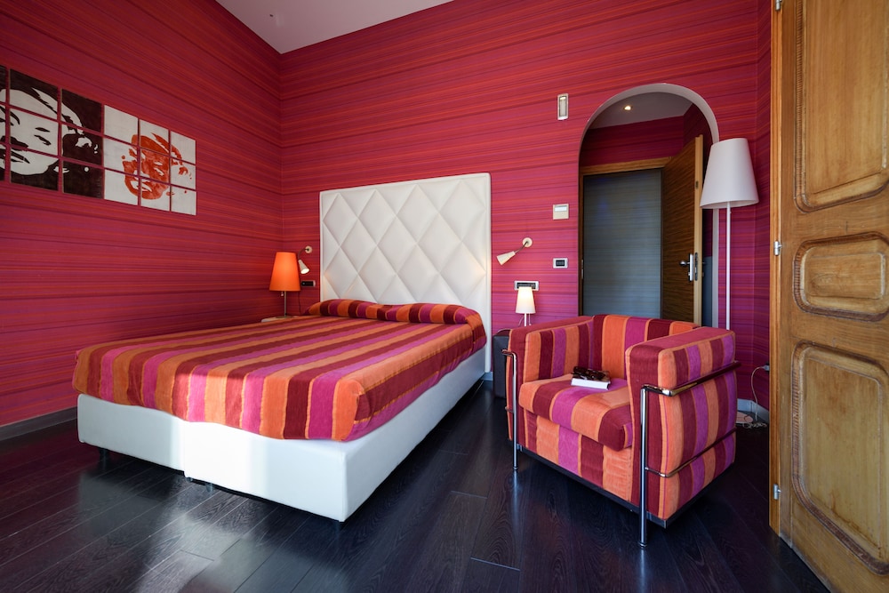 Classic Double Room, Partial Sea View photo 3