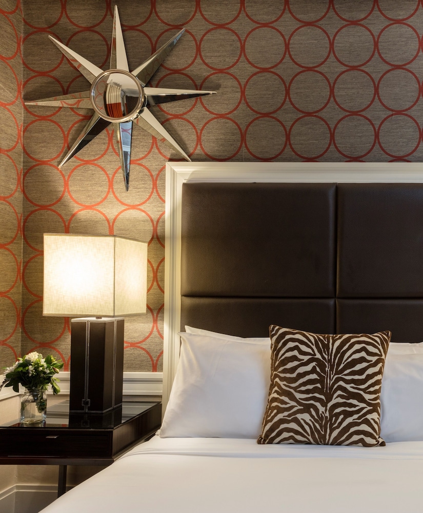 Standard Room, 1 Queen Bed photo 3