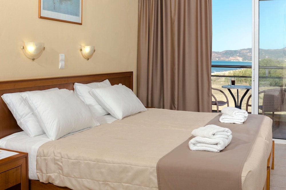 Standard Room, Side Sea View photo 3