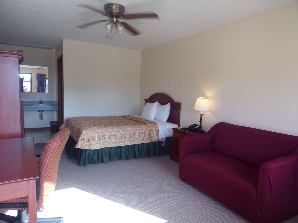 Standard Room, 1 Queen Bed, Non Smoking photo 1