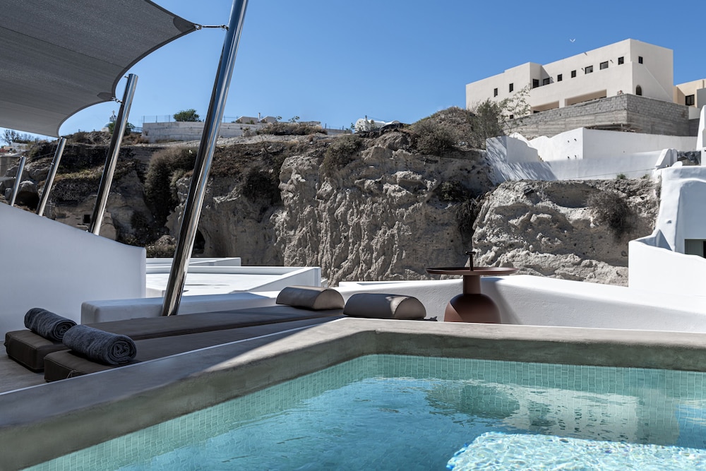 Cave Superior Suite with jacuzzi - Photo 17