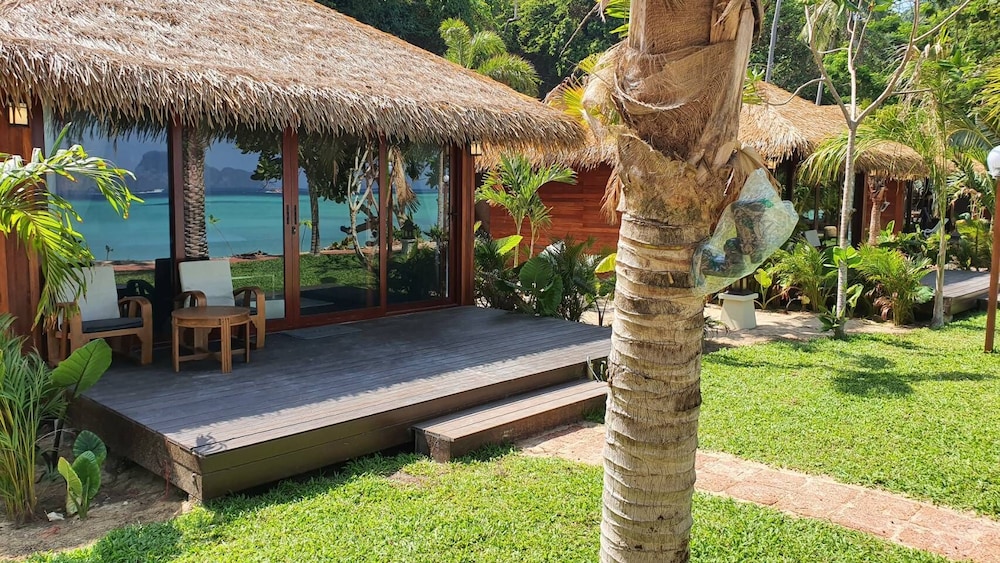 Luxury Beachfront Villa - Photo 13