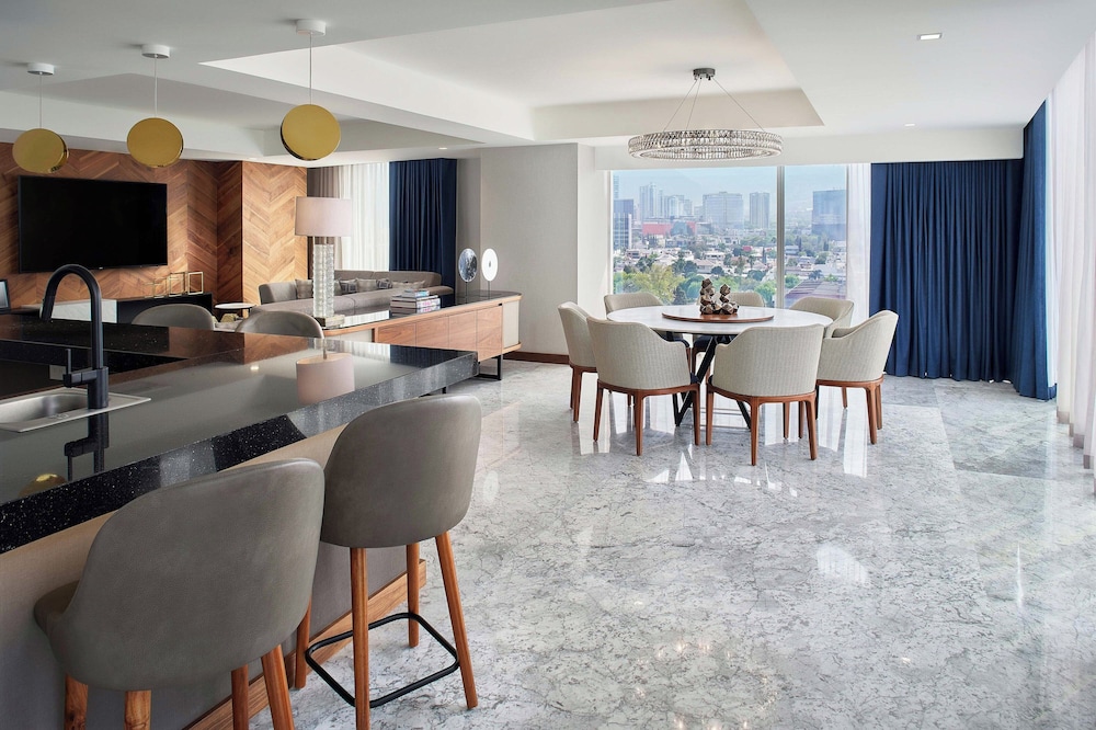 Presidential Suite, 1 King Bed, Mountain View