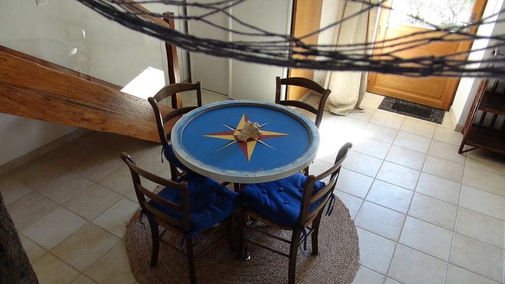 Family Room, Mezzanine photo 3