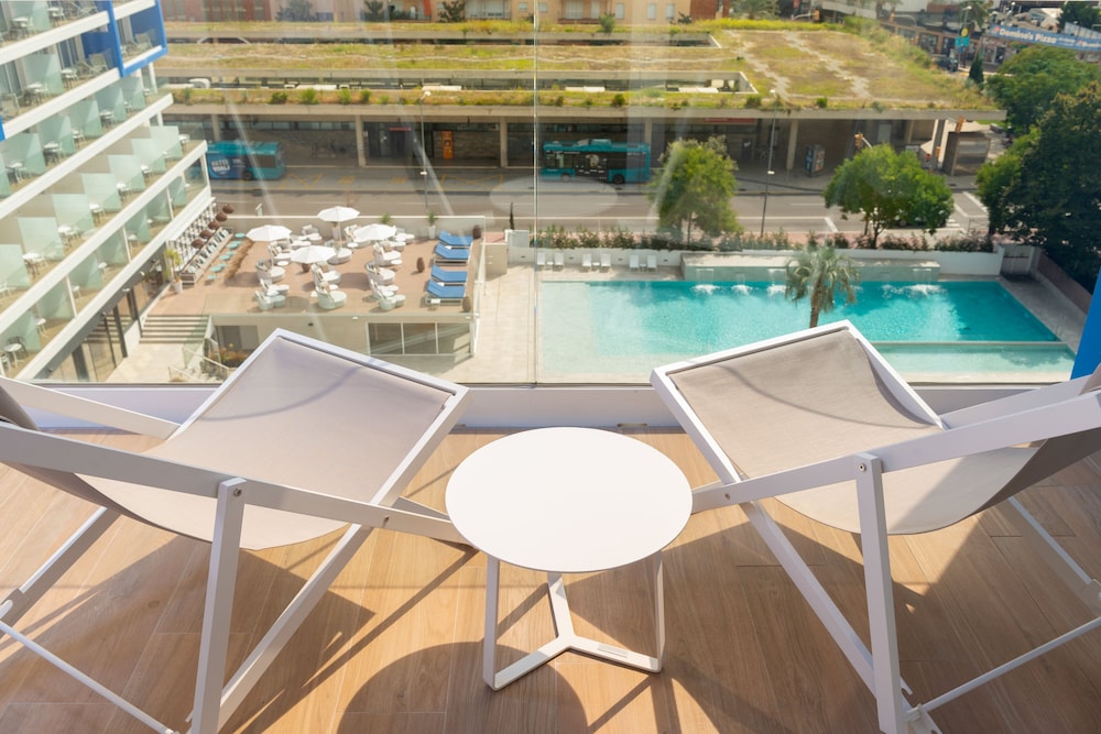 Superior Triple Room, Pool View (2 adults + 1 child)