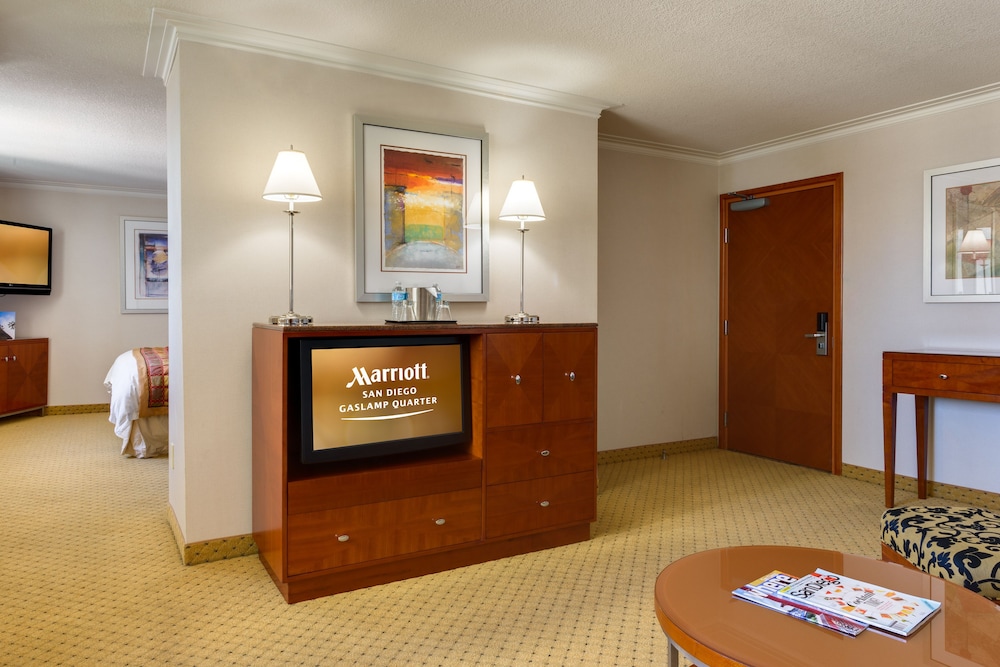 Suite, 1 Bedroom - Photo 3