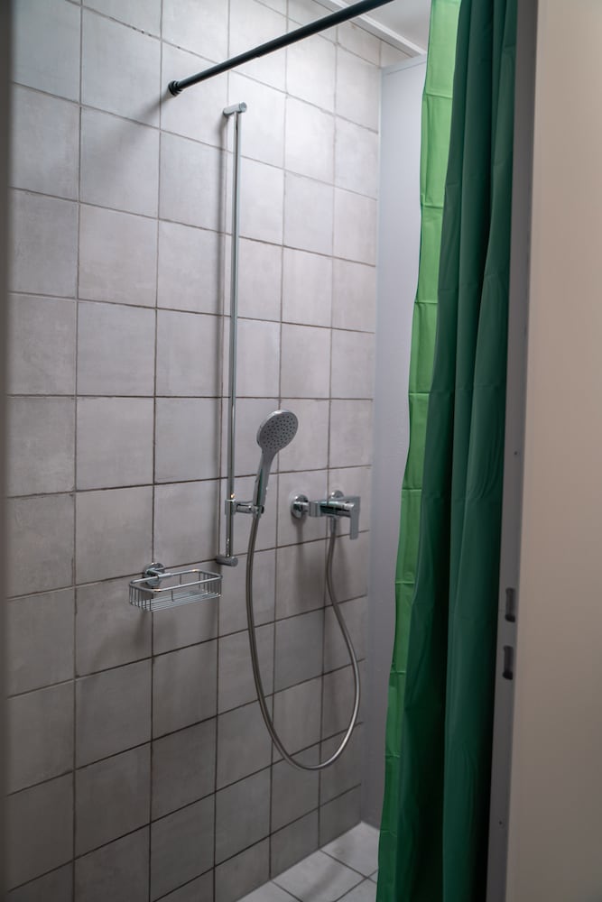 Economy Quadruple Room (1 Bed) photo 2