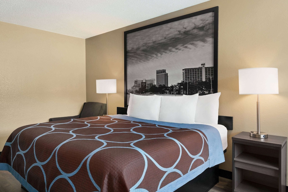 Room, 1 King Bed, Non Smoking - Photo 2